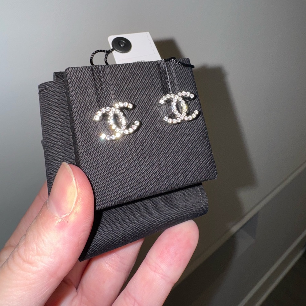 CHANEL EARRINGS - Picture 3 of 6